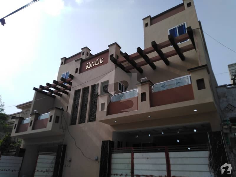 ستیانہ روڈ فیصل آباد میں 4 کمروں کا 5 مرلہ مکان 1.35 کروڑ میں برائے فروخت۔