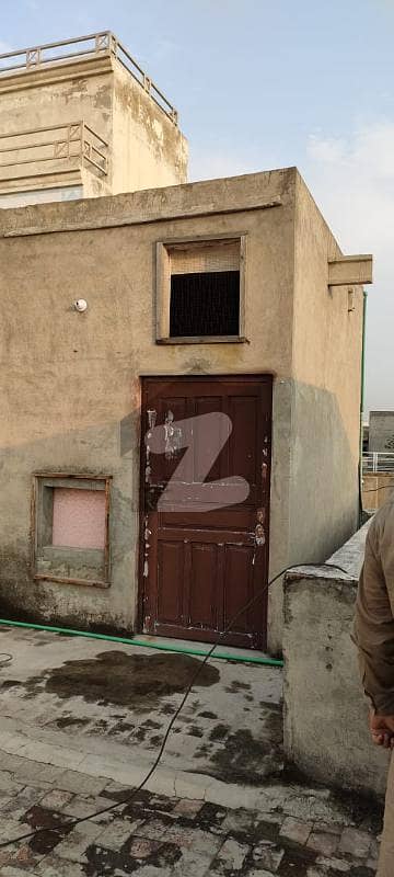 علامہ اقبال ٹاؤن لاہور میں 4 کمروں کا 4 مرلہ مکان 1.3 کروڑ میں برائے فروخت۔