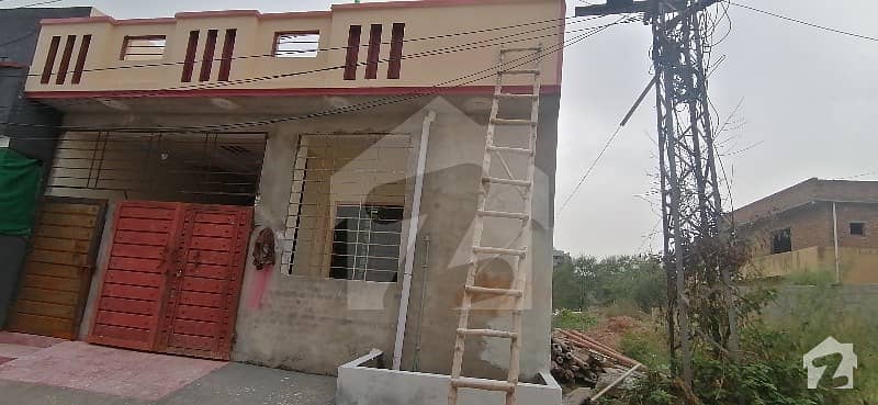 صنوبر سٹی ۔ علی بلاک صنوبر سٹی اڈیالہ روڈ راولپنڈی میں 3 کمروں کا 5 مرلہ بالائی پورشن 55 لاکھ میں برائے فروخت۔