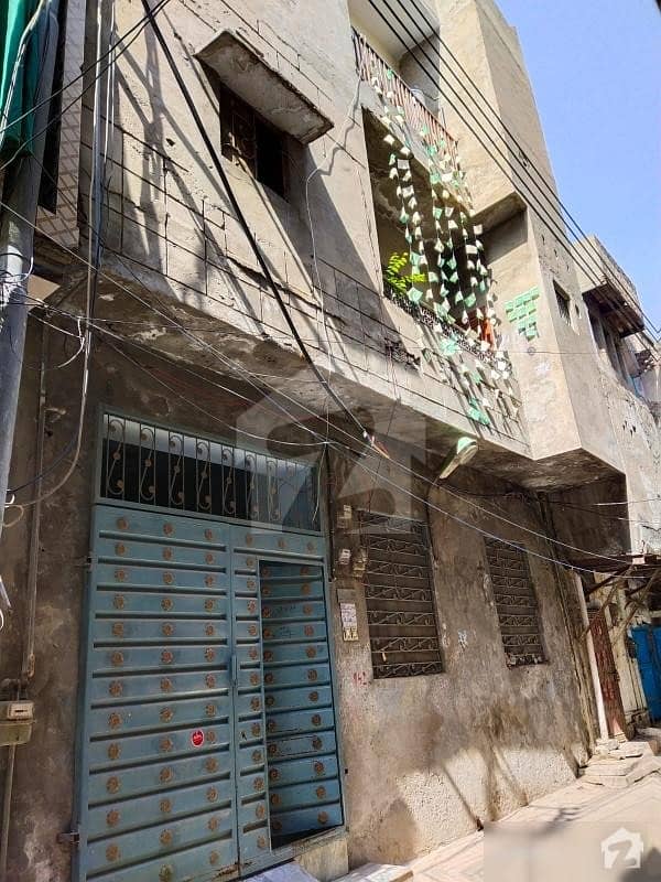 قلعہ گجر سنگھ لاہور میں 9 کمروں کا 6 مرلہ مکان 1.5 کروڑ میں برائے فروخت۔