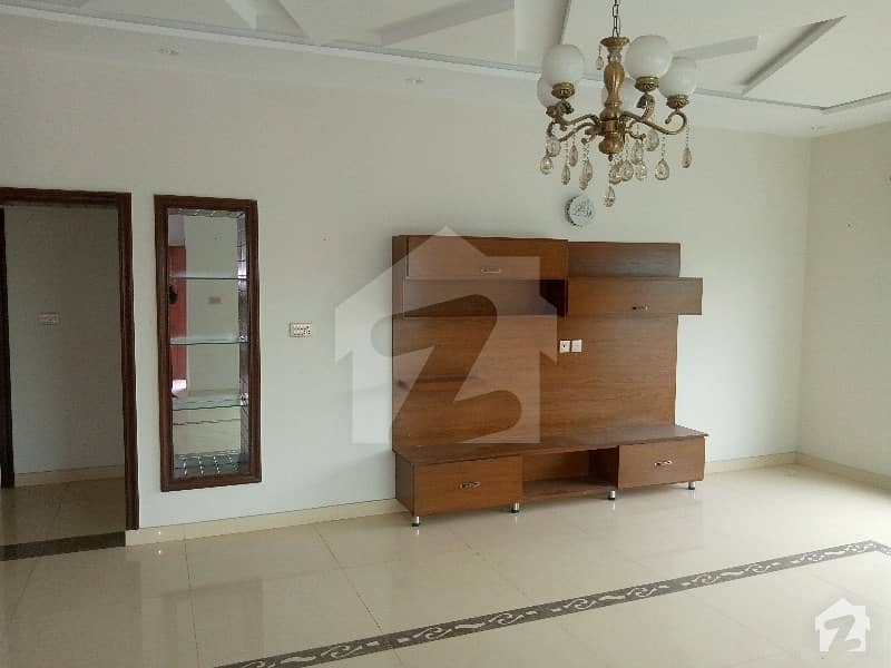 حسن ولاز فیصل آباد میں 3 کمروں کا 2 مرلہ مکان 60 لاکھ میں برائے فروخت۔