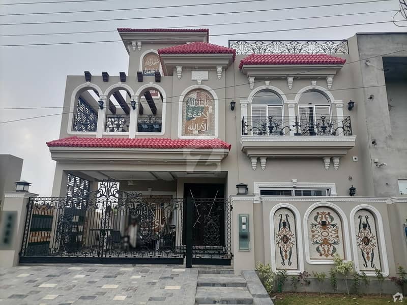 Get This Prominently Located House For Great Price In Lahore