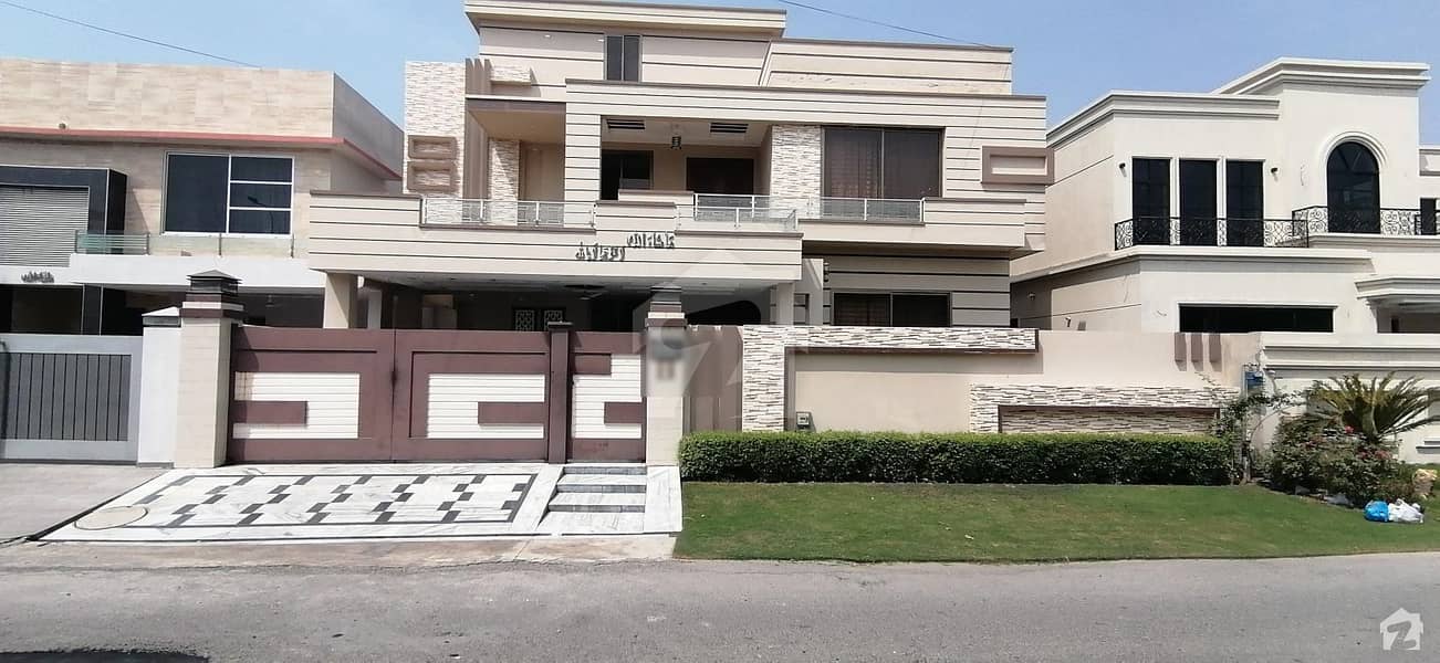 A Stunning House Is Up For Grabs In DC Colony Gujranwala