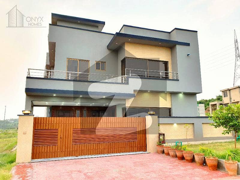 Amazing 12 Marla Front Open House For Sale On 80 ft Boulevard In Bahria Town