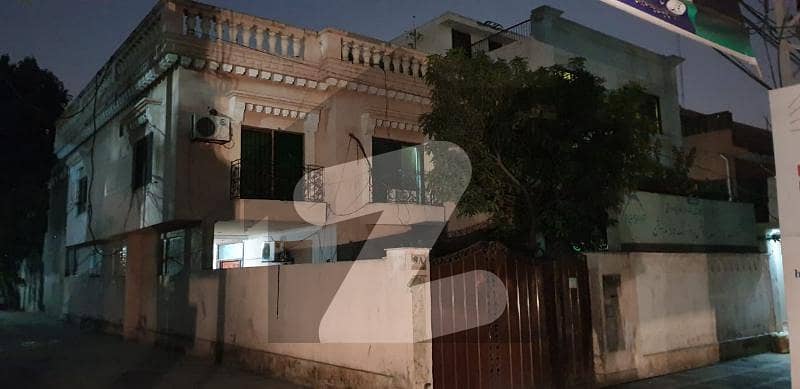 اَپر مال لاہور میں 6 کمروں کا 13 مرلہ مکان 6 کروڑ میں برائے فروخت۔