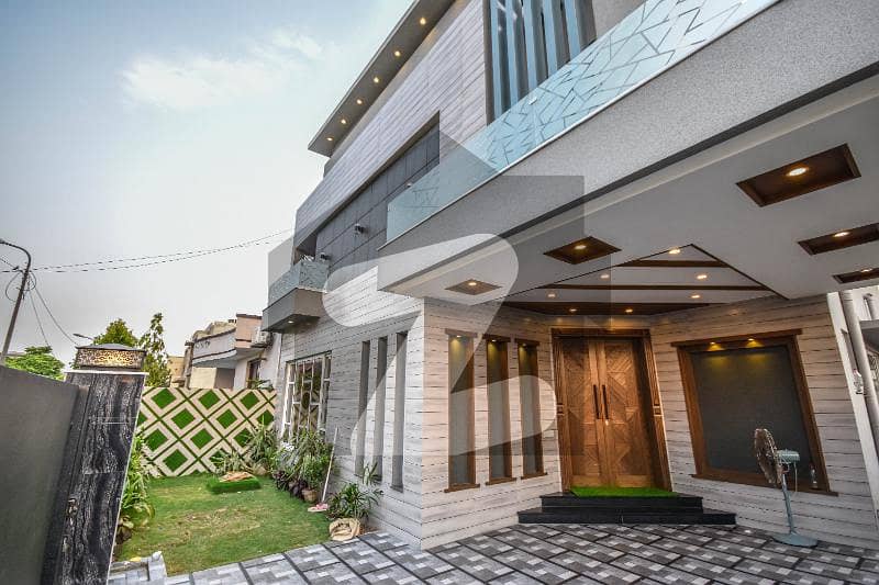 ڈی ایچ اے 9 ٹاؤن ڈیفنس (ڈی ایچ اے) لاہور میں 5 کمروں کا 8 مرلہ مکان 2.55 کروڑ میں برائے فروخت۔