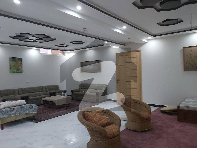 12 Marla House In Hayatabad Available For Sale