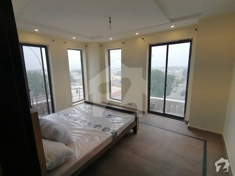 بحریہ ٹاؤن سیکٹر سی بحریہ ٹاؤن لاہور میں 1 کمرے کا 2 مرلہ فلیٹ 38 لاکھ میں برائے فروخت۔