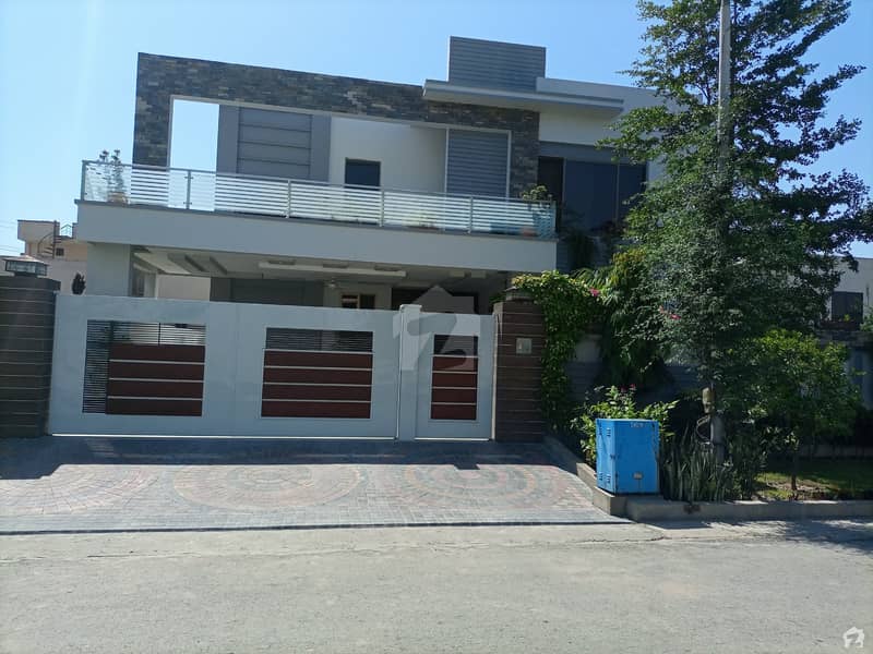 A Palatial Residence For Sale In DC Colony Gujranwala