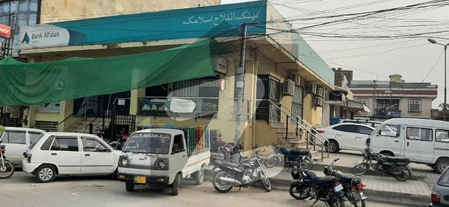 خیابانِ سرسید راولپنڈی میں 1.24 کنال عمارت 21 کروڑ میں برائے فروخت۔