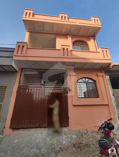 رزاق ٹاؤن چکراروڈ راولپنڈی میں 5 کمروں کا 5 مرلہ مکان 23 ہزار میں کرایہ پر دستیاب ہے۔