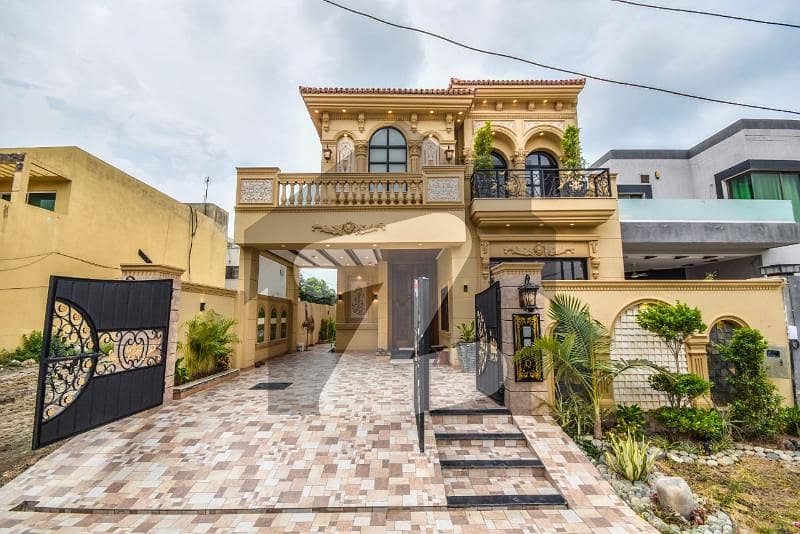 10 Marla Modern Bungalow For Sale Near Park Mosque