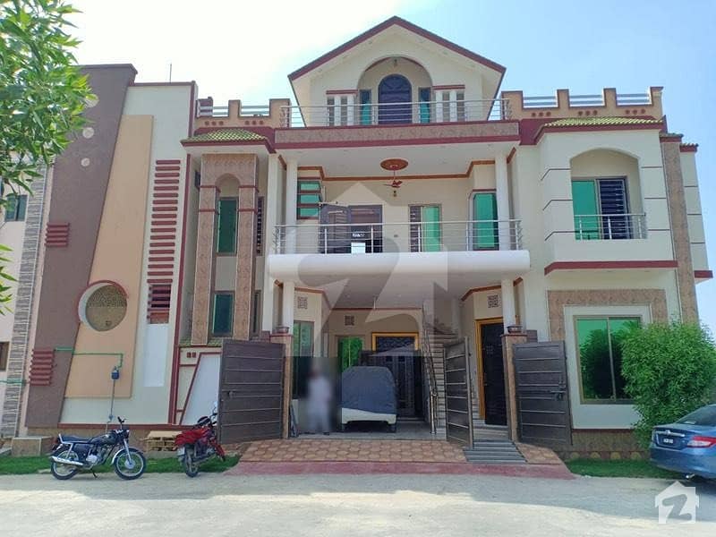 علامہ اقبال ایونیو جہانگی والا روڈ بہاولپور میں 4 کمروں کا 6 مرلہ مکان 1.35 کروڑ میں برائے فروخت۔