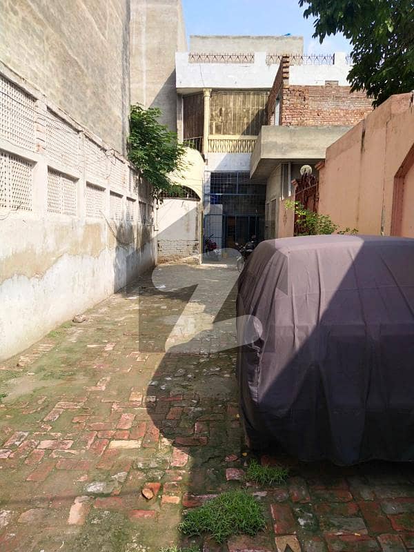 گڑھی شاہو لاہور میں 5 کمروں کا 11 مرلہ مکان 2.5 کروڑ میں برائے فروخت۔