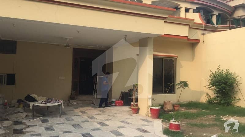 1 Kanal Single Storey House Available For Rent