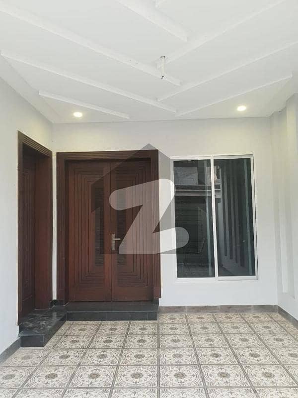 10 Marla House Rent 100 FT ROAD Shah Rukne Alam Colony