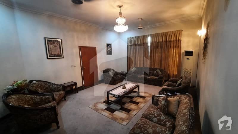 گارڈن ٹاؤن - اورنگزیب بلاک گارڈن ٹاؤن لاہور میں 5 کمروں کا 1 کنال مکان 7.5 کروڑ میں برائے فروخت۔