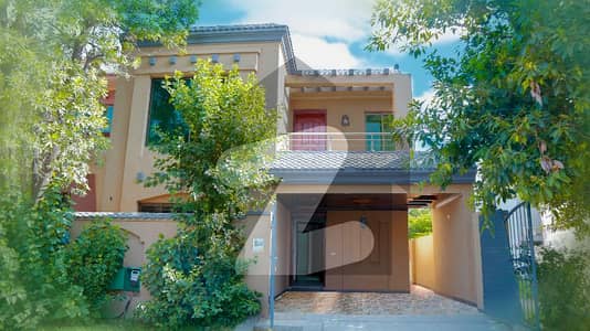 8 MARLA DOUBLE STORY USED HOUSE AVAILABLE FOR SALE IN USMAN BLOCK BAHRIA TOWN
