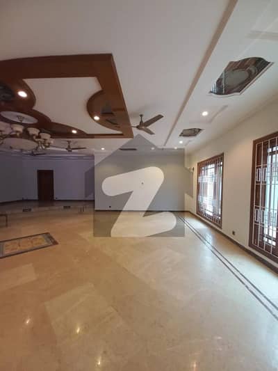 ڈی ایچ اے فیز 6 ڈی ایچ اے کراچی میں 7 کمروں کا 2 کنال مکان 18 کروڑ میں برائے فروخت۔