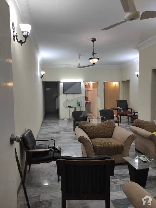 کلفٹن ۔ بلاک 9 کلفٹن کراچی میں 3 کمروں کا 7 مرلہ فلیٹ 3 کروڑ میں برائے فروخت۔
