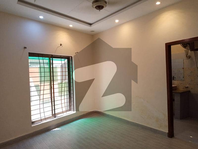 او پی ایف ہاؤسنگ سکیم لاہور میں 5 کمروں کا 19 مرلہ مکان 3.35 کروڑ میں برائے فروخت۔