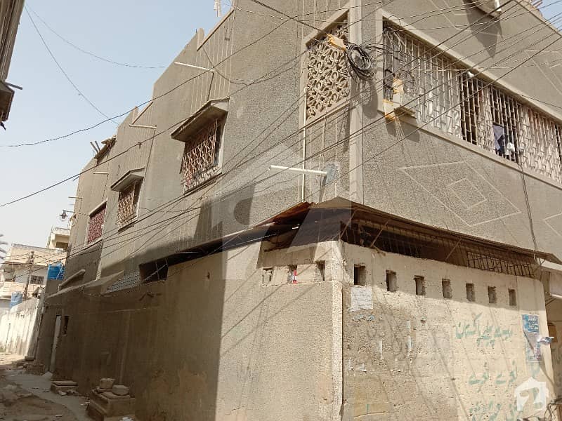 کراچی موٹروے کراچی میں 5 کمروں کا 6 مرلہ مکان 1.6 کروڑ میں برائے فروخت۔