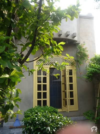 عمران روڈ فیصل آباد میں 3 کمروں کا 10 مرلہ مکان 1.3 کروڑ میں برائے فروخت۔