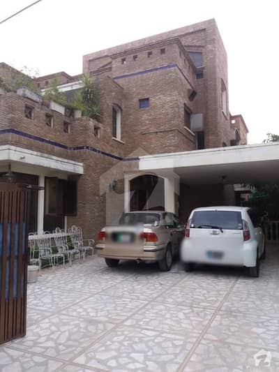 ایف ۔ 11/3 ایف ۔ 11 اسلام آباد میں 6 کمروں کا 1 کنال مکان 10.5 کروڑ میں برائے فروخت۔ ایف ۔ 11/3 ایف ۔ 11 اسلام آباد میں 6 کمروں کا 1 کنال مکان 10.5 کروڑ میں برائے فروخت۔