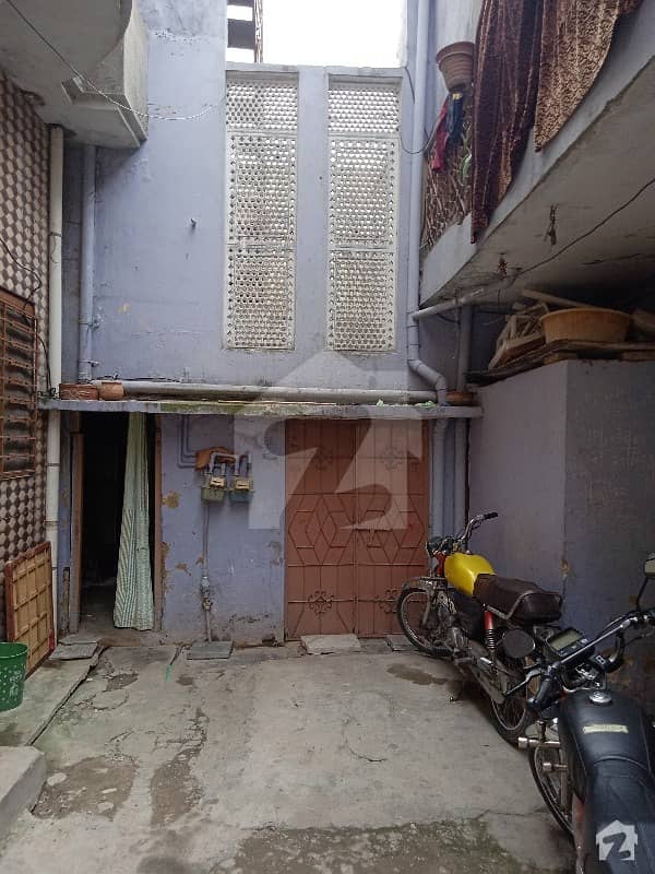 صادق آباد راولپنڈی میں 10 کمروں کا 7 مرلہ مکان 1.65 کروڑ میں برائے فروخت۔
