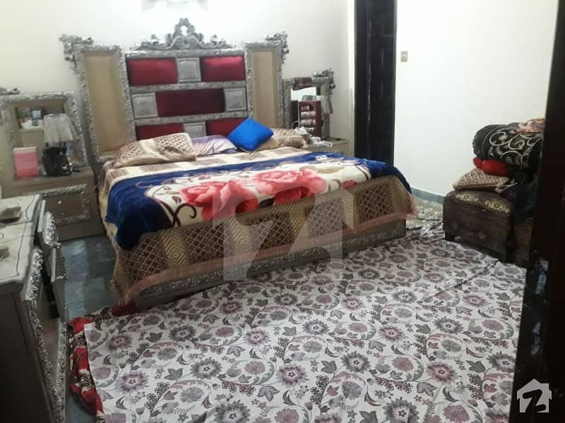 گلشنِ راوی لاہور میں 4 کمروں کا 5 مرلہ مکان 45 ہزار میں کرایہ پر دستیاب ہے۔