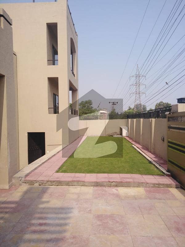 چکلالہ سکیم 3 چکلالہ سکیم راولپنڈی میں 7 کمروں کا 1.2 کنال مکان 5.5 کروڑ میں برائے فروخت۔