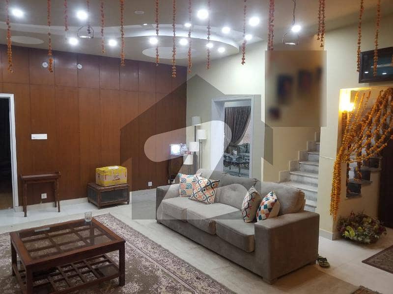 کینال بینک ہاؤسنگ سکیم لاہور میں 4 کمروں کا 1.1 کنال مکان 3.9 کروڑ میں برائے فروخت۔