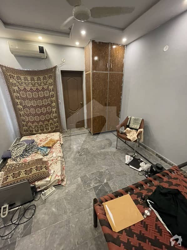 جوہر ٹاؤن فیز 2 جوہر ٹاؤن لاہور میں 3 کمروں کا 4 مرلہ مکان 43 ہزار میں کرایہ پر دستیاب ہے۔