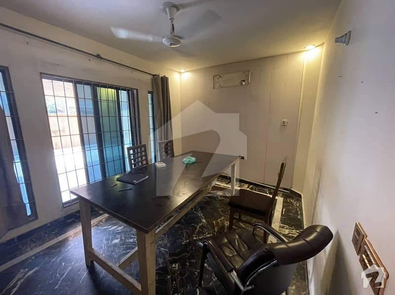 جوہر ٹاؤن فیز 2 جوہر ٹاؤن لاہور میں 4 کمروں کا 15 مرلہ مکان 1.4 لاکھ میں کرایہ پر دستیاب ہے۔