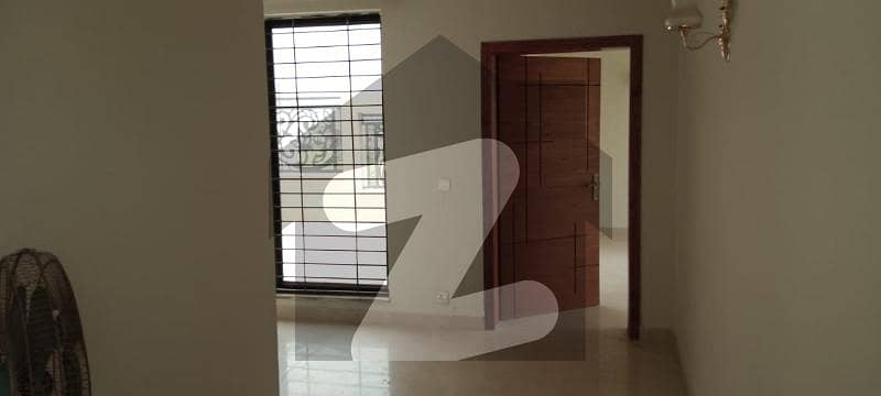 Prime Location Upper Portion Available For Rent In DHA Phase 7 - Block Y