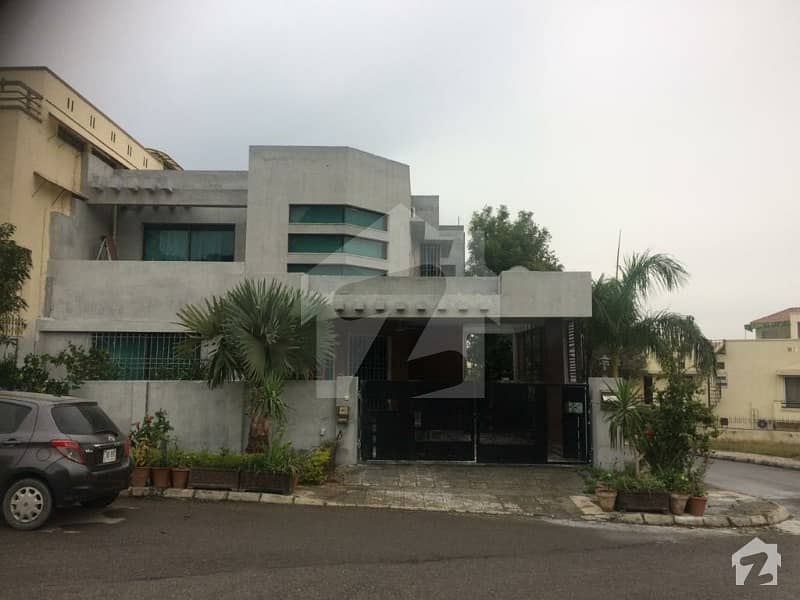 Corner House In Zaraj Near Dha Giga Mall Islamabad