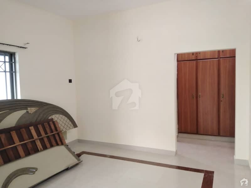 ڈی ایچ اے فیز 3 ڈیفنس (ڈی ایچ اے) لاہور میں 4 کمروں کا 10 مرلہ مکان 1.2 لاکھ میں کرایہ پر دستیاب ہے۔