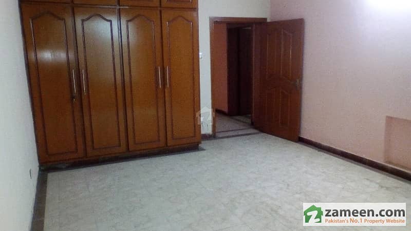 1 Kanal Single Storey Semi Commercial House For Sale