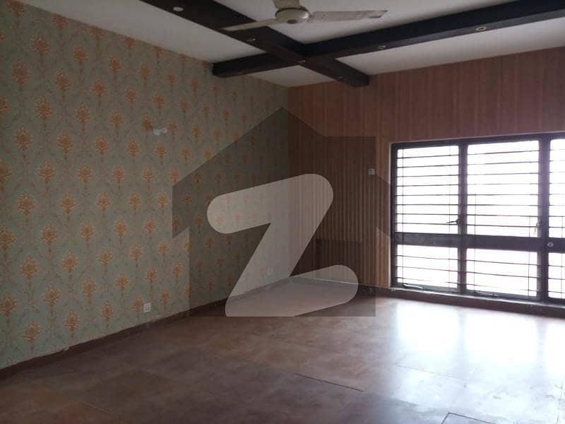 ڈی ایچ اے فیز 3 ڈیفنس (ڈی ایچ اے) لاہور میں 3 کمروں کا 1 کنال بالائی پورشن 80 ہزار میں کرایہ پر دستیاب ہے۔