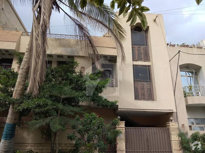 گلستان جوہر - بلاک 16-A گلستانِ جوہر کراچی میں 7 کمروں کا 9 مرلہ مکان 5.75 کروڑ میں برائے فروخت۔