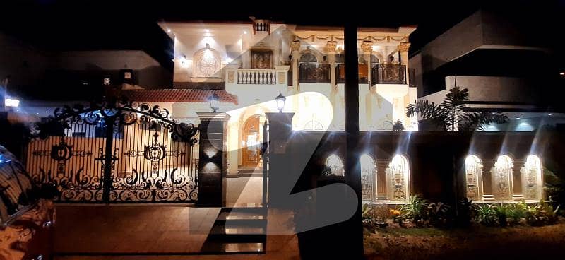 ڈی ایچ اے فیز 2 - بلاک ٹی فیز 2 ڈیفنس (ڈی ایچ اے) لاہور میں 5 کمروں کا 1 کنال مکان 1.8 لاکھ میں کرایہ پر دستیاب ہے۔
