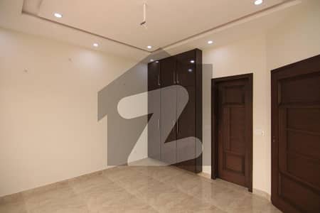 ڈیوائن گارڈنز لاہور میں 4 کمروں کا 10 مرلہ مکان 3.45 کروڑ میں برائے فروخت۔