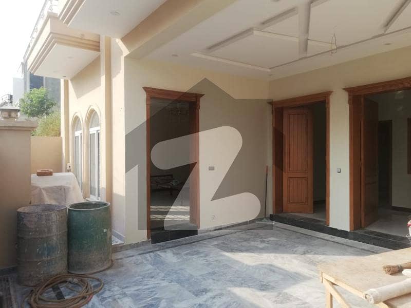 ایف ۔ 15 اسلام آباد میں 6 کمروں کا 11 مرلہ مکان 2.8 کروڑ میں برائے فروخت۔