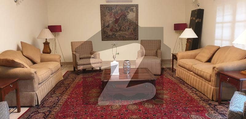 مین مارگلہ روڈ اسلام آباد میں 8 کمروں کا 2 کنال مکان 6 لاکھ میں کرایہ پر دستیاب ہے۔
