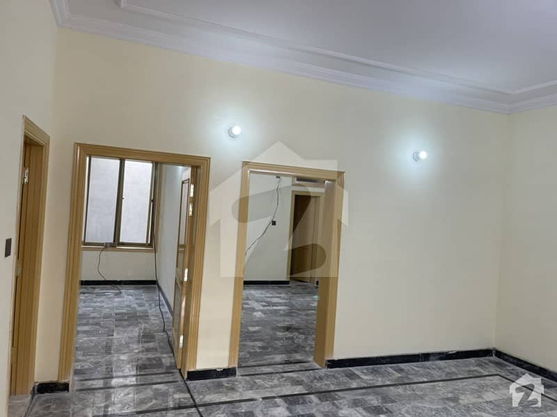 الحرم ماڈل ٹاؤن پشاور میں 3 کمروں کا 5 مرلہ بالائی پورشن 35 ہزار میں کرایہ پر دستیاب ہے۔