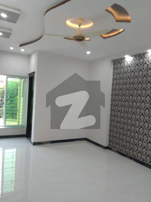 ایڈن بولیوارڈ ہاؤسنگ سکیم کالج روڈ لاہور میں 5 کمروں کا 5 مرلہ مکان 42 ہزار میں کرایہ پر دستیاب ہے۔
