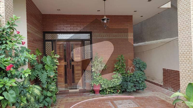 گلستانِِ جوہر ۔ بلاک 12 گلستانِ جوہر کراچی میں 9 کمروں کا 1.2 کنال مکان 7.5 کروڑ میں برائے فروخت۔