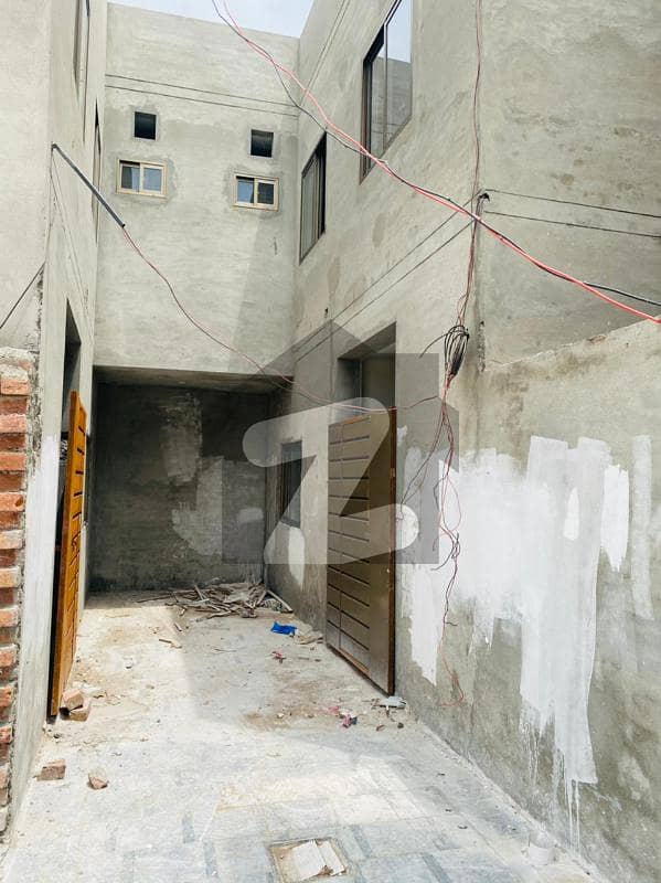 شیرشاہ کالونی - راؤنڈ روڈ لاہور میں 2 کمروں کا 3 مرلہ مکان 15 ہزار میں کرایہ پر دستیاب ہے۔