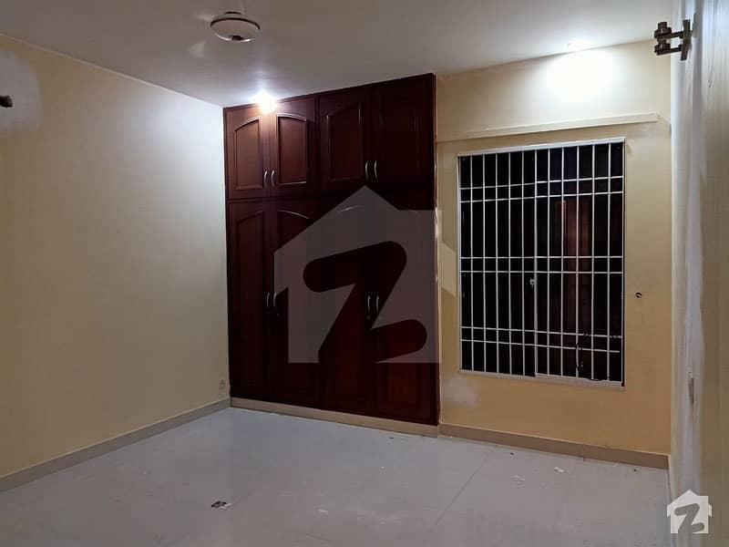 Upper portion for Rent on main Ittehad PH6