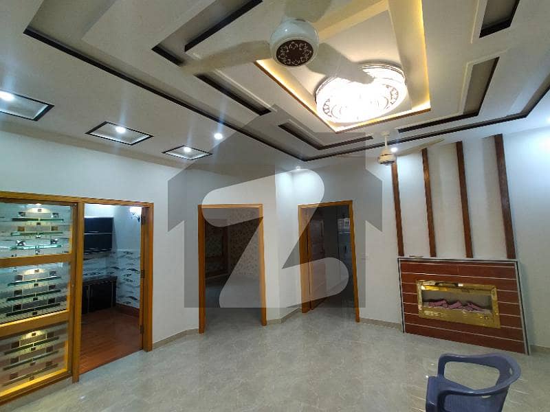 طارق گارڈنز لاہور میں 6 کمروں کا 10 مرلہ مکان 3.4 کروڑ میں برائے فروخت۔